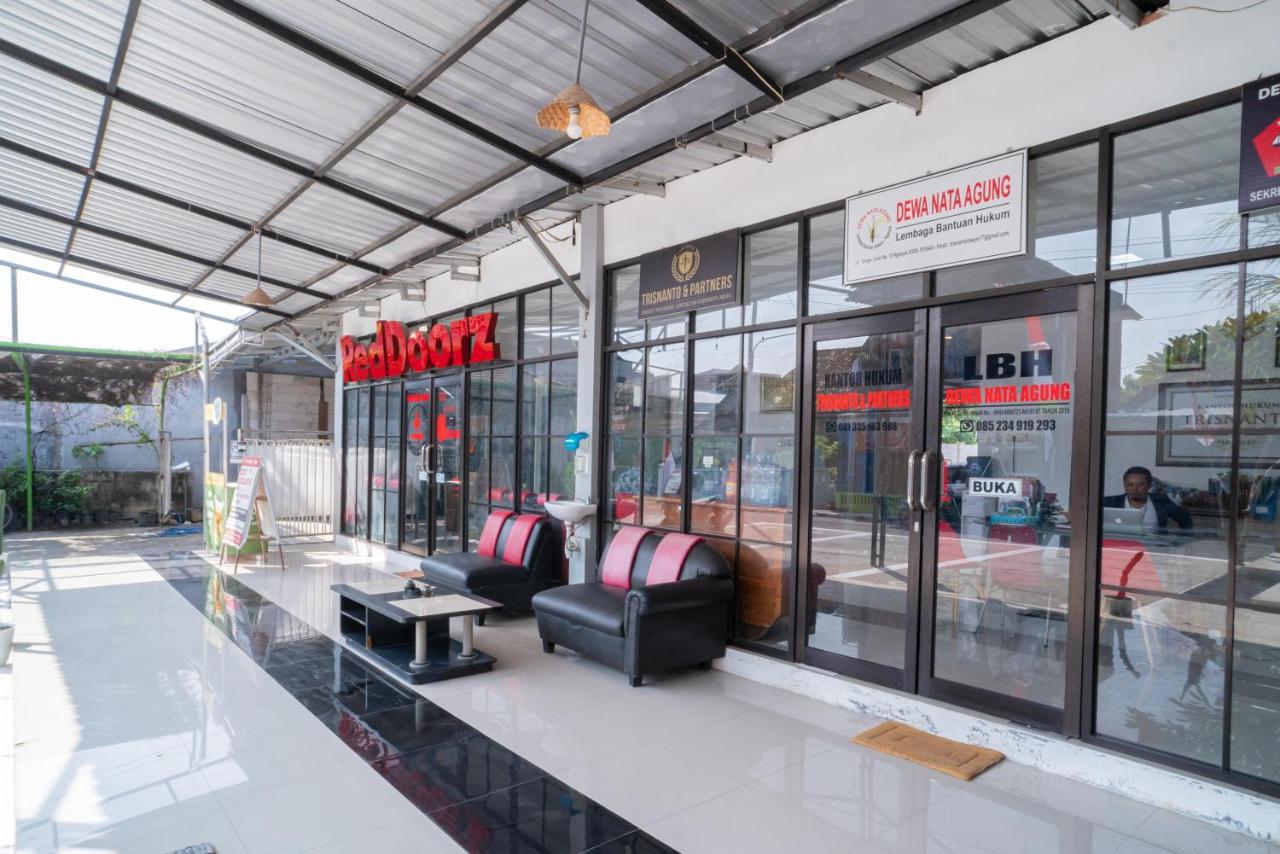Reddoorz Syariah At Winong Nganjuk Hotel Exterior photo